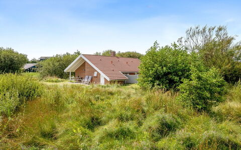 Danica - 500M from the Sea: Decke, Flooring, Interior Design, Fussboden, Verbundwerkstoff, Möbel, Resort, Hotel, Design, Daylighting