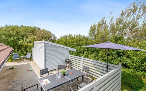Danica - 500M from the Sea: Decke, Flooring, Interior Design, Fussboden, Verbundwerkstoff, Möbel, Resort, Hotel, Design, Daylighting