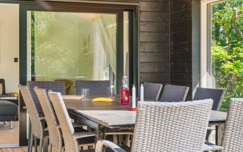Nicolas - 500M from the Sea: Decke, Flooring, Interior Design, Fussboden, Verbundwerkstoff, Möbel, Resort, Hotel, Design, Daylighting