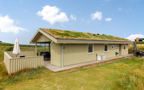 Pinja - 400M from the Sea: Haus, Dach, Zuhause, Hütte, Schuppen, Gartenbauten, Abstellgleis, Garten, Blockhaus, Hütte