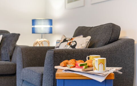 Marshmallow House: Couch, Möbel, Eigentum, Tabelle, Komfort, Bilderrahmen, Interior Design, Orange, Essen, Studio Couch