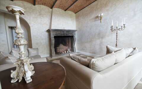Luxury Villa Con Spa e Panorama a 40 Min Da Roma: Bilderrahmen, Möbel, Eigentum, Couch, Gebäude, Holz, Interior Design, Tabelle, Haus, Wohnzimmer