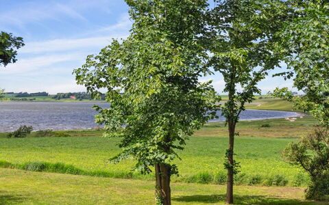 Månviva - 150M to the Fjord: Blau, Strauch, Hütte, Ground, Garten, Estate, Schatten, Landscaping, Bauernhaus, Eco Hotel