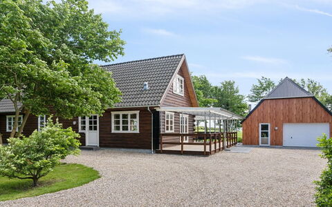 Månviva - 150M to the Fjord: Blau, Strauch, Hütte, Ground, Garten, Estate, Schatten, Landscaping, Bauernhaus, Eco Hotel