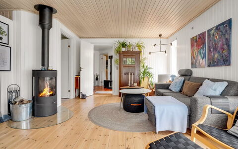 Soti - 350M from the Sea: Flooring, Interior Design, Möbel, Holz, Fussboden, Holzboden, Decke, Wohnzimmer, Beleuchtung, Zuhause