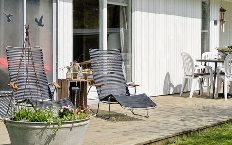 Soti - 350M from the Sea: Gartenmöbel, Möbel, Blumentopf, Stuhl, Garten, Schatten, Zimmerpflanze, Garten, Tisch Im Freien