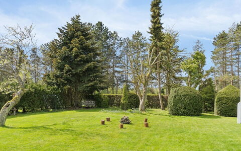 Soti - 350M from the Sea: Baum, Gras, Grün, Blatt, Strauch, Garten, Landschaft, Wiese, Rasen, Grundstueck