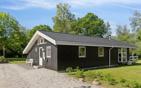 Alruna - 350M from the Sea: Möbel, Interior Design, Flooring, Fussboden, Decke, Zimmer, Stuhl, Tabelle, Wohnung, Küche & Esszimmer Tisch