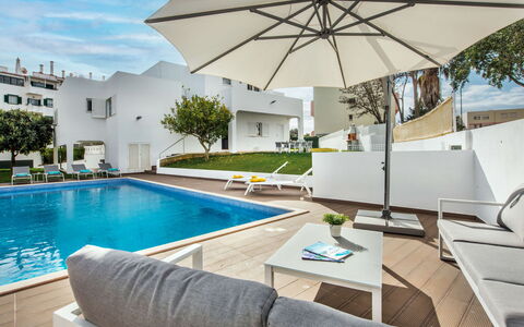Lima - Vip Properties: Wasser, Pflanze, Himmel, Eigentum, Daytime, Gebäude, Schwimmbad, Azurblau, Blau, Baum