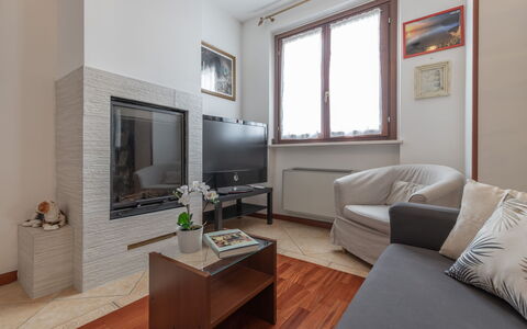 Casale Al Mare: Möbel, Eigentum, Tabelle, Couch, Fenster, Gebäude, Komfort, Bilderrahmen, Interior Design, Zimmerpflanze