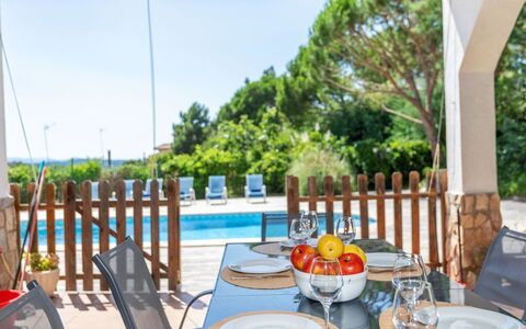 Dalia: Möbel, Gartenmöbel, Stuhl, Tabelle, Tisch Im Freien, Küche & Esszimmer Tisch, Resort, Schwimmbad, Schatten, Eco Hotel