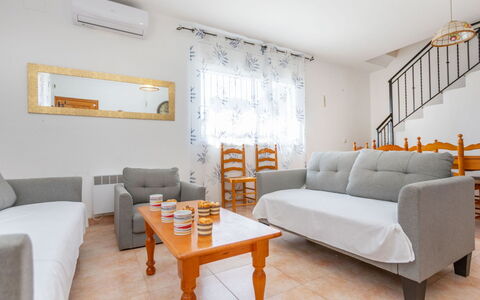 Dalia: Möbel, Interior Design, Couch, Flooring, Fussboden, Zimmer, Wohnung, Wohnzimmer, Zuhause, Tabelle