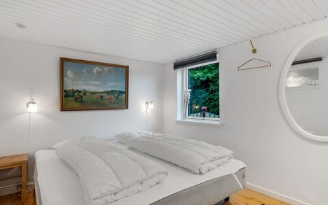Stefanka - 225M from the Sea: Bett, Schlafzimmer, Wand, Interior Design, Decke, Holz, Flooring, Fussboden, Bedding, Bettdecke
