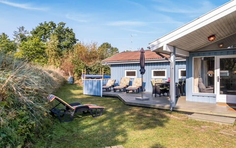 Amai - 100M from the Sea: Holz, Zuhause, Veranda, Deck, Hartholz, Dach, Holzbeize, Holzboden, Eco Hotel
