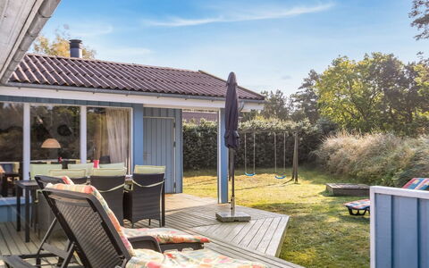 Amai - 100M from the Sea: Holz, Zuhause, Veranda, Deck, Hartholz, Dach, Holzbeize, Holzboden, Eco Hotel