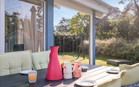 Amai - 100M from the Sea: Holz, Zuhause, Veranda, Deck, Hartholz, Dach, Holzbeize, Holzboden, Eco Hotel