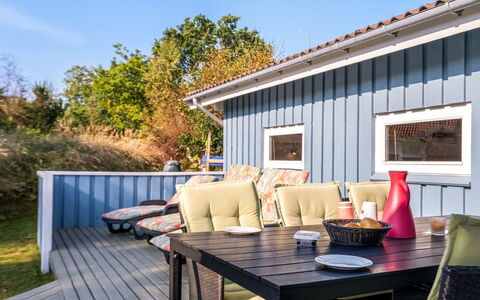 Amai - 100M from the Sea: Holz, Zuhause, Veranda, Deck, Hartholz, Dach, Holzbeize, Holzboden, Eco Hotel