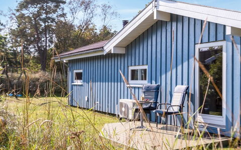Amai - 100M from the Sea: Holz, Zuhause, Veranda, Deck, Hartholz, Dach, Holzbeize, Holzboden, Eco Hotel