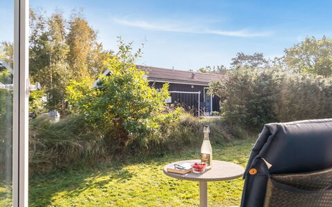 Amai - 100M from the Sea: Holz, Zuhause, Veranda, Deck, Hartholz, Dach, Holzbeize, Holzboden, Eco Hotel