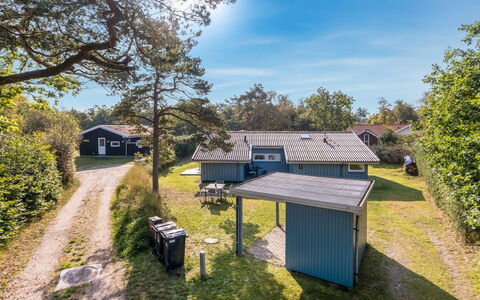 Amai - 100M from the Sea: Holz, Zuhause, Veranda, Deck, Hartholz, Dach, Holzbeize, Holzboden, Eco Hotel