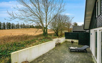 Elisabetha - 100M from the Sea