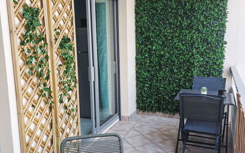 Le Lavandou 341: Balkon, Holzbeize, Zimmerpflanze, Gartenmöbel, Blumentopf