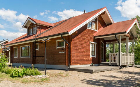 Villa Onni: Bett, Möbel, Schlafzimmer, Interior Design, Bedding, Bettdecke, Flooring, Holz, Fussboden, Zimmer
