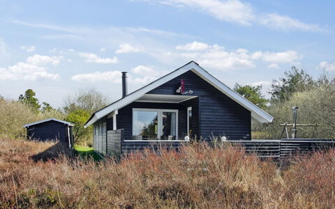 Elpida - 2Km from the Sea: Dach, Haus, Zuhause, Hütte, Tür, Abstellgleis, Deck, Veranda, Planke, Hartholz