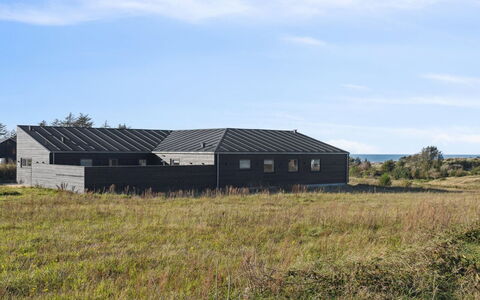 Fridhild - 1.5Km from the Sea: Haus, Zuhause, Tür, Dach, Hütte, Estate, Garten, Schatten, Abstellgleis, Garten