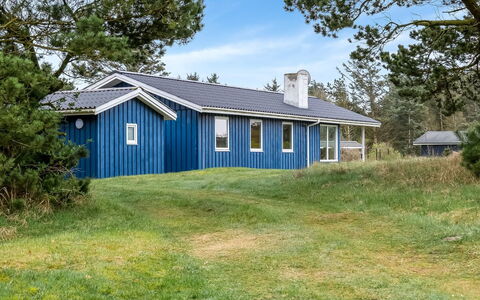 Conny - 350M from the Sea: Dach, Haus, Zuhause, Hütte, Tür, Abstellgleis, Deck, Veranda, Planke, Hartholz