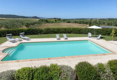 Villa Sant'andrea: Wasser, Himmel, Eigentum, Schwimmbad, Pflanze, Gebäude, Rechteck, Schatten, Grundstueck, Freizeit