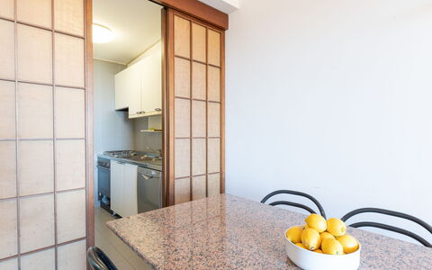 Punta Ala 130: Essen, Cabinetry, Countertop, Holz, Fussboden, Küche, Flooring, Geschirr, Obst, Sinken