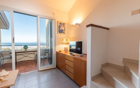 Punta Ala 130: Möbel, Gebäude, Tabelle, Cabinetry, Stuhl, Komfort, Holz, Interior Design, Wohnzimmer, Schublade