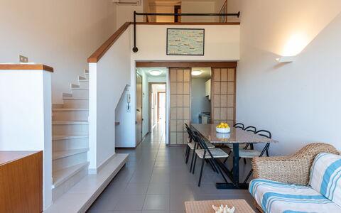Punta Ala 130: Möbel, Tabelle, Eigentum, Interior Design, Holz, Stuhl, Tür, Flooring, Fussboden