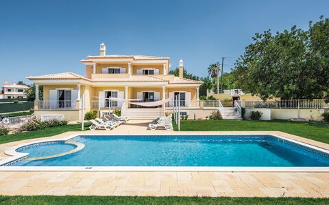 Monte Sol - Vip Properties: Pflanze, Himmel, Eigentum, Gebäude, Blumentopf, Wolke, Die Architektur, Fenster, Tabelle, Gartenmöbel