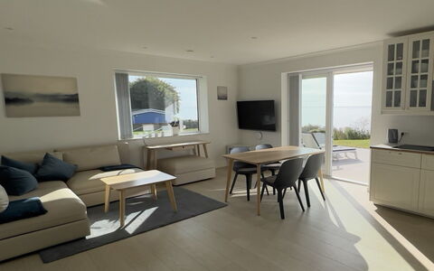 Volmar - 10M from the Sea: Blau, Strauch, Hütte, Ground, Garten, Estate, Schatten, Landscaping, Bauernhaus, Eco Hotel