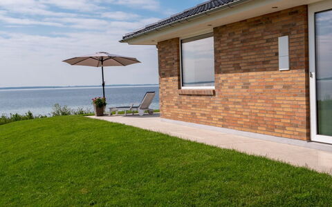Volmar - 10M from the Sea: Blau, Strauch, Hütte, Ground, Garten, Estate, Schatten, Landscaping, Bauernhaus, Eco Hotel