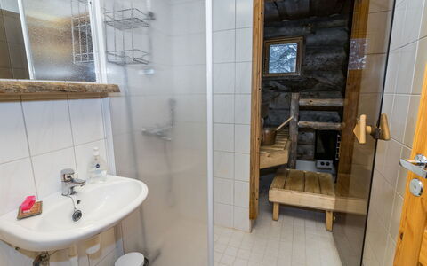 Kelovalta 1B: Flooring, Fussboden, Holz, Interior Design, Zimmer, Armatur, Möbel, Installation, Badezimmer, Decke