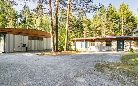 Mäntyranta 4: Möbel, Interior Design, Flooring, Fussboden, Tabelle, Decke, Küche & Esszimmer Tisch, Beleuchtung, Stuhl, Zuhause