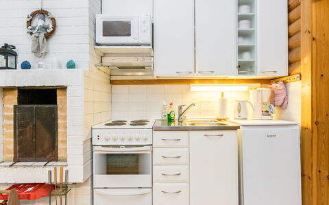 Tuunaantupa 2 F: Möbel, Interior Design, Flooring, Fussboden, Tabelle, Decke, Küche & Esszimmer Tisch, Beleuchtung, Stuhl, Zuhause