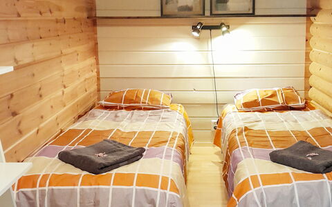 Tuunaantupa 2 F: Möbel, Interior Design, Flooring, Fussboden, Tabelle, Decke, Küche & Esszimmer Tisch, Beleuchtung, Stuhl, Zuhause