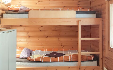Tuunaantupa 2 F: Möbel, Interior Design, Flooring, Fussboden, Tabelle, Decke, Küche & Esszimmer Tisch, Beleuchtung, Stuhl, Zuhause