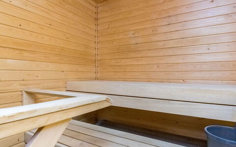 Tuunaantupa 2 F: Möbel, Interior Design, Flooring, Fussboden, Tabelle, Decke, Küche & Esszimmer Tisch, Beleuchtung, Stuhl, Zuhause