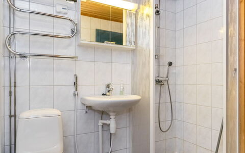 Tuunaantupa 2 F: Möbel, Interior Design, Flooring, Fussboden, Tabelle, Decke, Küche & Esszimmer Tisch, Beleuchtung, Stuhl, Zuhause
