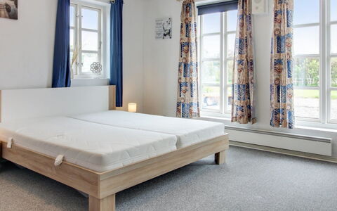 Ilsabe - 25Km from the Sea: Bett, Schlafzimmer, Holz, Flooring, Fussboden, Möbel, Interior Design, Bettrahmen, Beleuchtung, Bedding