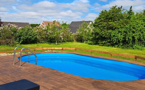 Ilsabe - 25Km from the Sea: Decke, Flooring, Interior Design, Fussboden, Verbundwerkstoff, Möbel, Resort, Hotel, Design, Daylighting