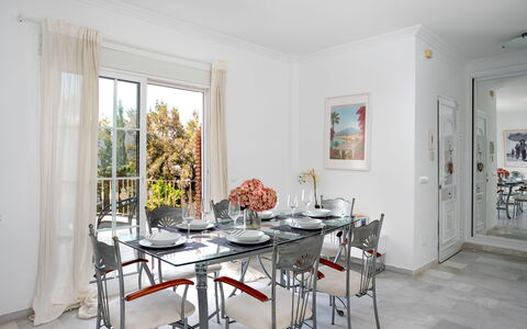 Las Brisas Estepona Golf: Möbel, Stuhl, Tabelle, Interior Design, Flooring, Küche & Esszimmer Tisch, Esszimmer, Fussboden, Zuhause, Zimmer