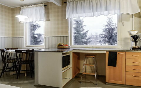 Saajola: Interior Design, Holz, Flooring, Möbel, Fussboden, Decke, Fensterbehandlung, Fensterabdeckung, Light Fixture, Küche