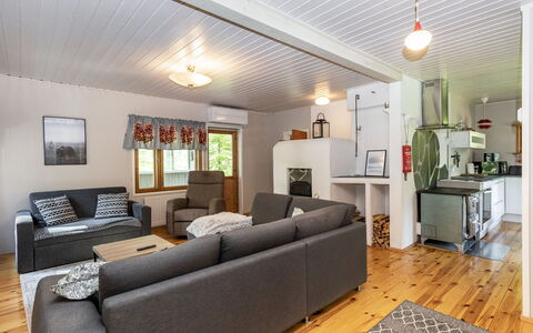 Mokko-Mökki: Möbel, Flooring, Interior Design, Couch, Holz, Fussboden, Decke, Wohnzimmer, Zimmer, Holzboden