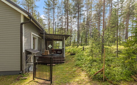 Mokko-Mökki: Grundstueck, Hütte, Wald, Wald, Gartenbauten, Abstellgleis, Blockhaus, Hinterhof, Garten, Schuppen